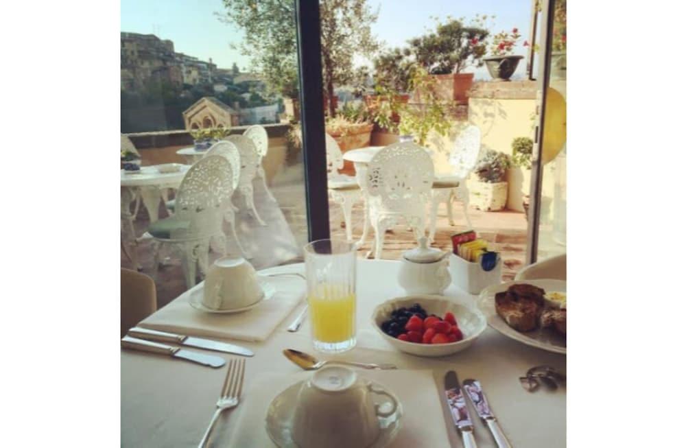 Residenza D'Epoca Campo Regio Relais Bed & Breakfast เซียนา ภายนอก รูปภาพ