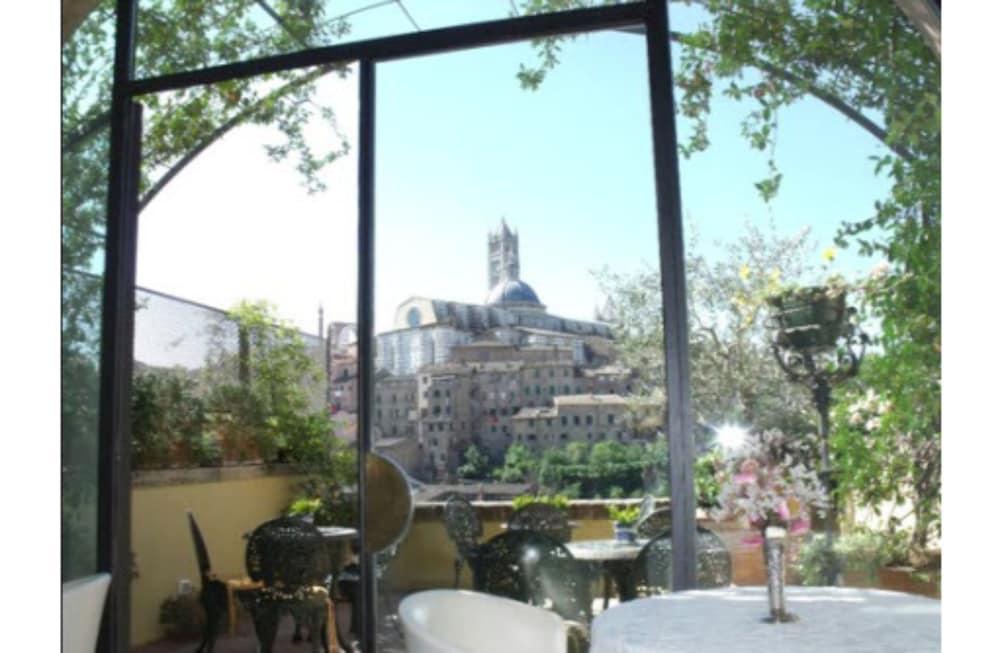 Residenza D'Epoca Campo Regio Relais Bed & Breakfast เซียนา ภายนอก รูปภาพ