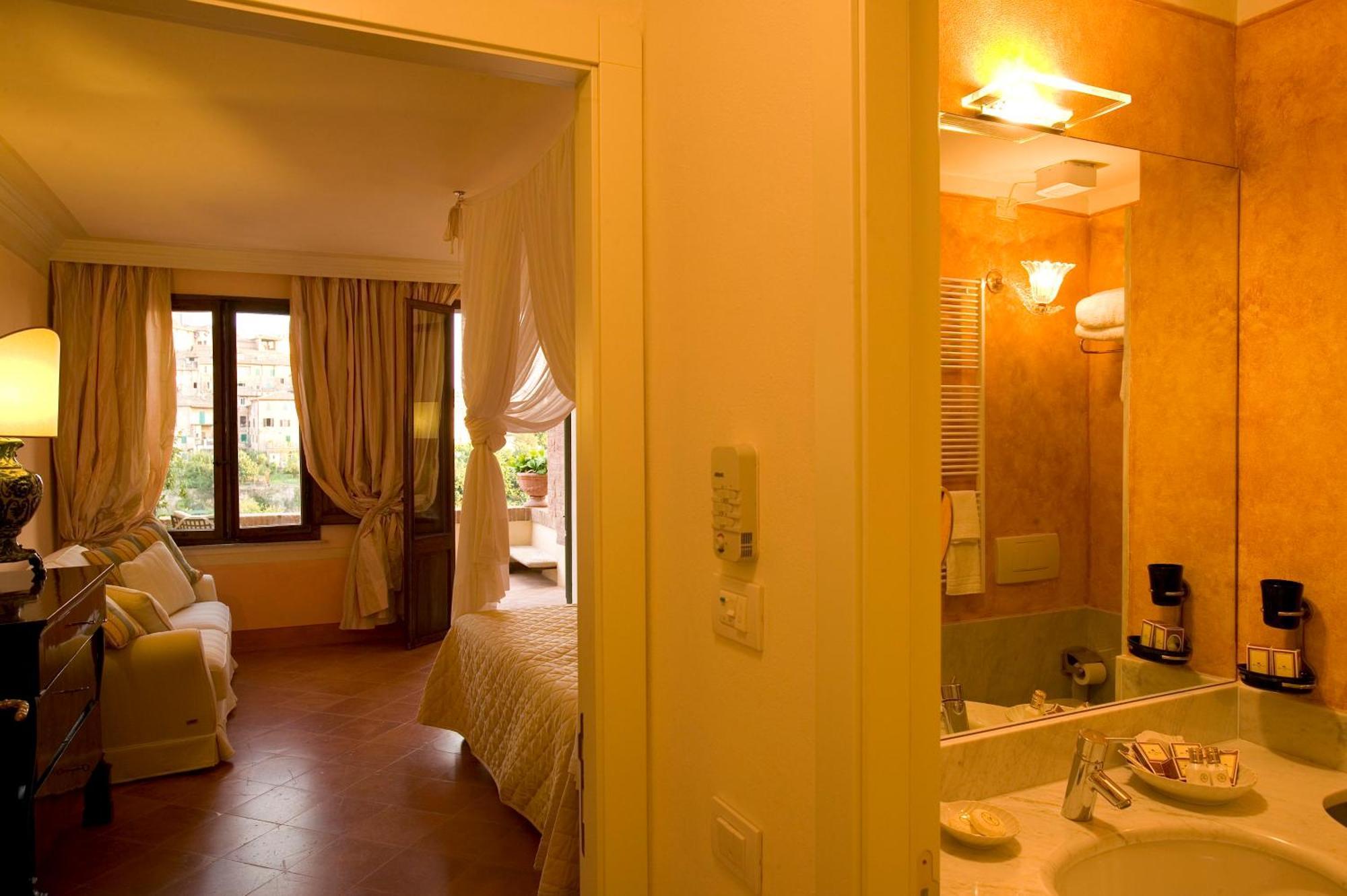 Residenza D'Epoca Campo Regio Relais Bed & Breakfast เซียนา ภายนอก รูปภาพ