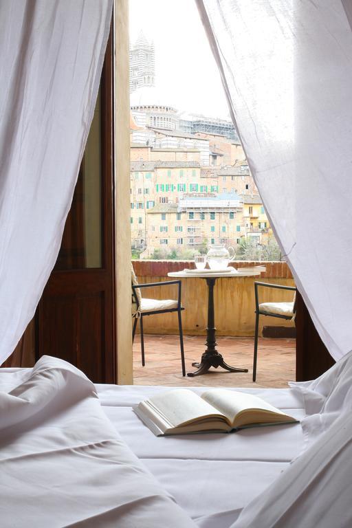 Residenza D'Epoca Campo Regio Relais Bed & Breakfast เซียนา ภายนอก รูปภาพ