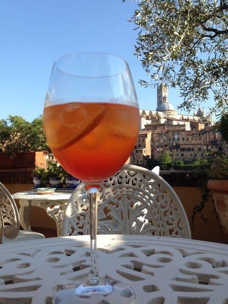 Residenza D'Epoca Campo Regio Relais Bed & Breakfast เซียนา ภายนอก รูปภาพ