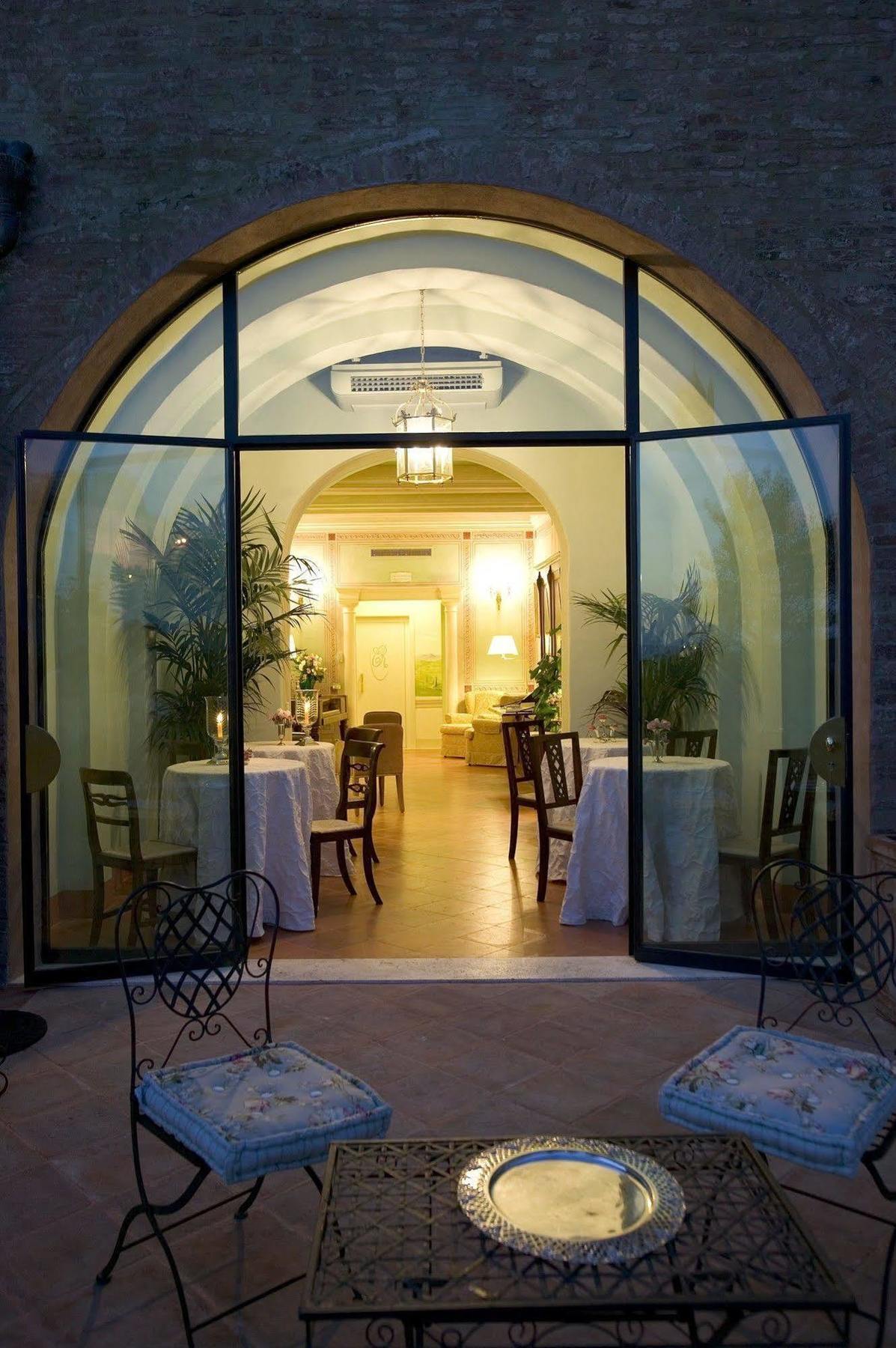Residenza D'Epoca Campo Regio Relais Bed & Breakfast เซียนา ภายนอก รูปภาพ